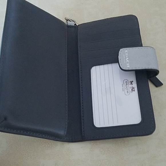 Coach wristlet - Picture 5 of 6